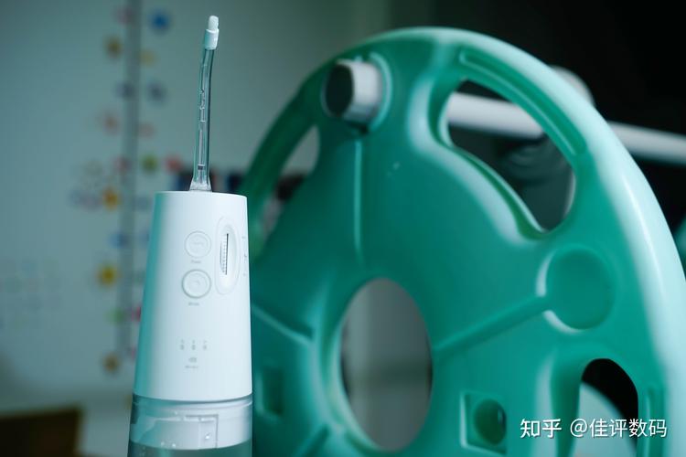 牙结石困扰多年？别急着去洗牙，试试这款拥有“水刀”级洁净力的冲牙器